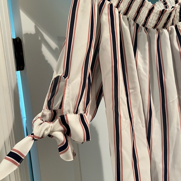 Woman’s blouse - Picture 2 of 2